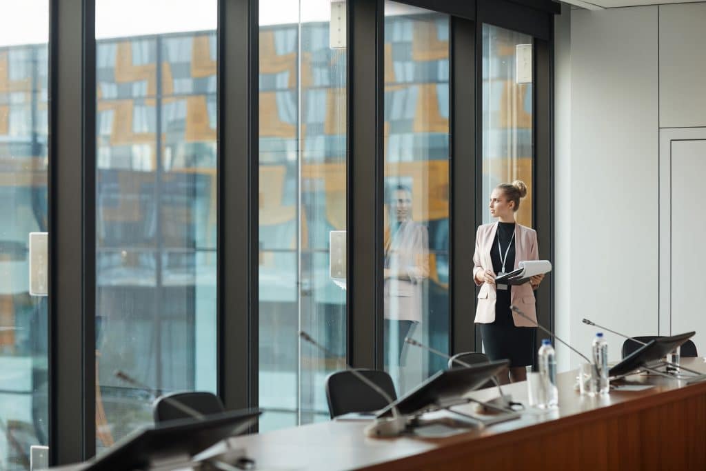 Dirigeants en séance de conseil en gouvernance d’entreprise