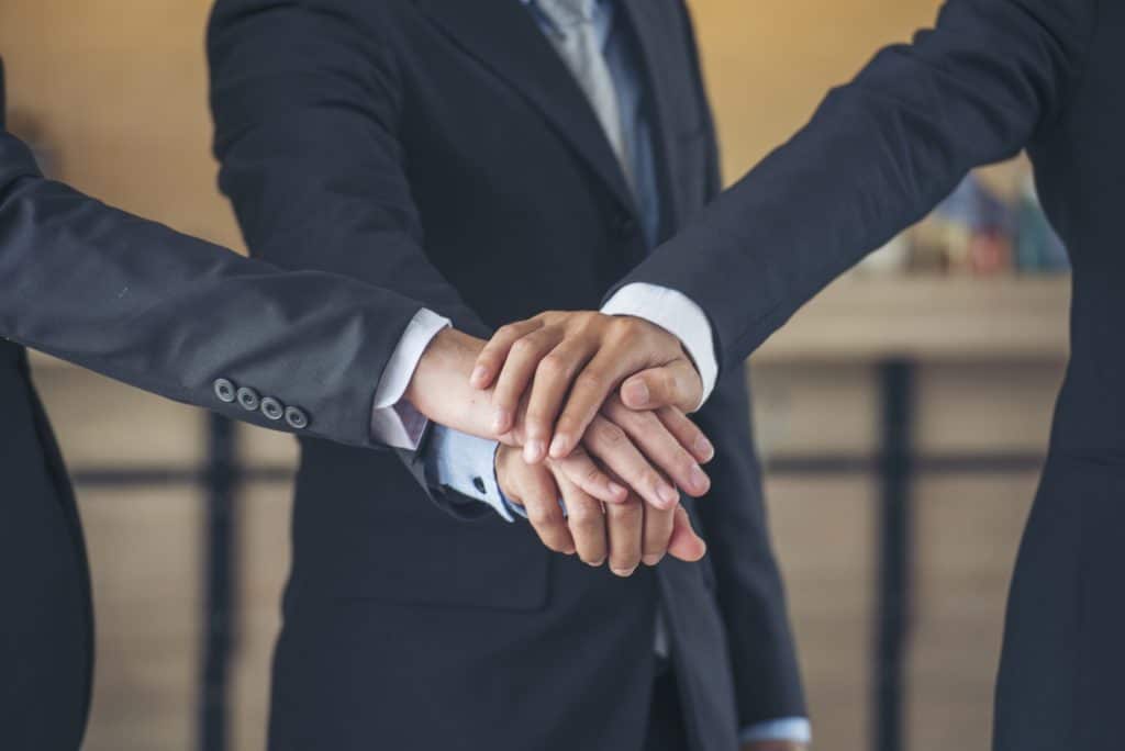 Discussion confidentielle autour d’un dossier de conciliation