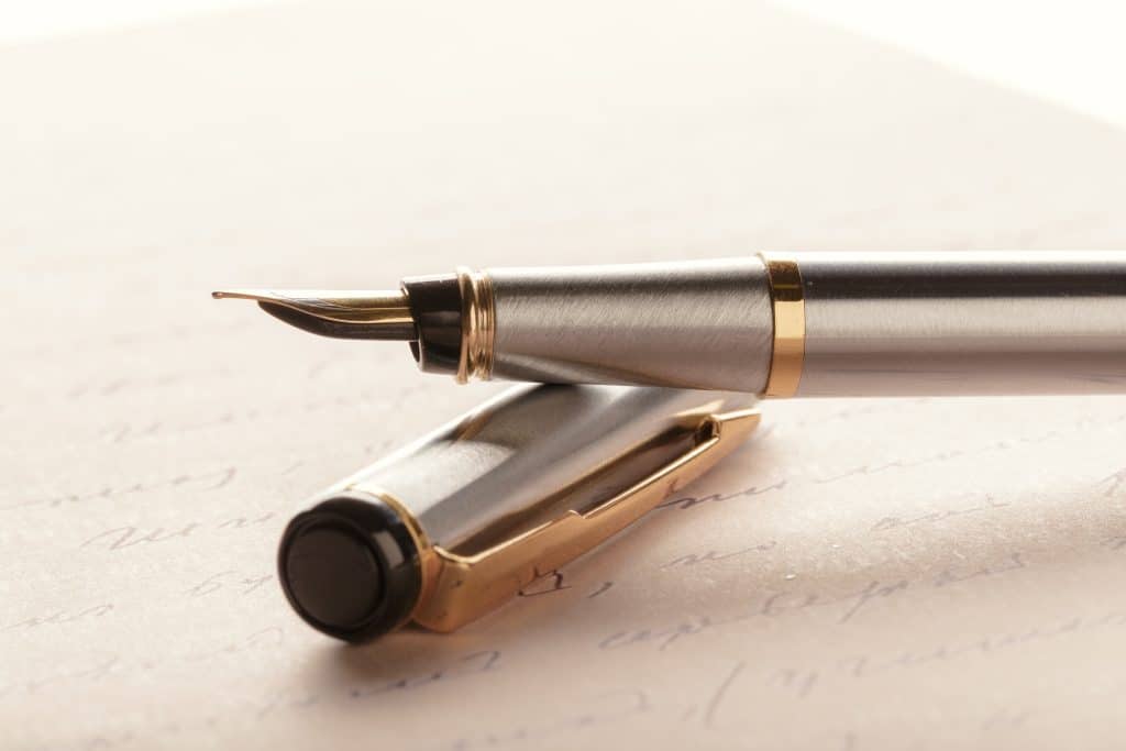 Signature d’un contrat de cession de droits d’auteur