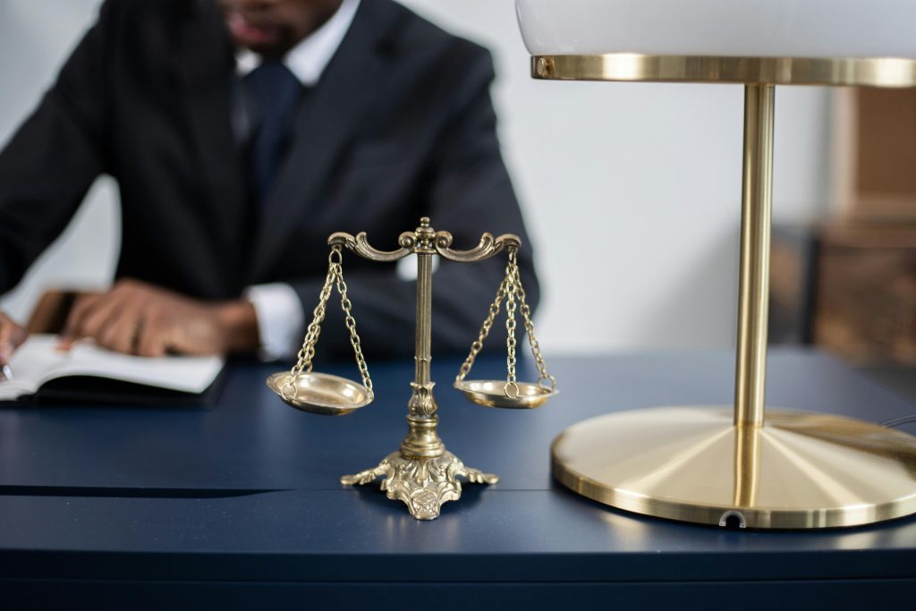 Processus de médiation commerciale en salle de réunion